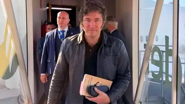 Javier Milei arranca en Brasil su gira sudamericana con una visita a Flávio Bolsonaro