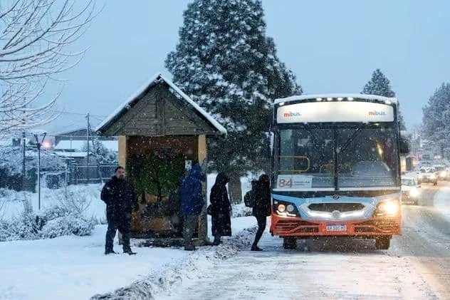 Declarararon la emergencia climática en Bariloche por un fuerte temporal de nieve