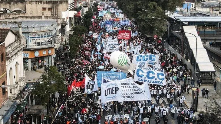 Agosto arranca con alta conflictividad social para el Gobierno con paro docente y movilizaciones