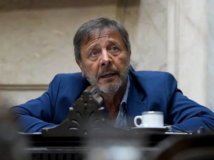 Oscar Zago liquidó a Federico Sturzenegger: "por lo bajo todos te dicen que lo quieren tirar por la ventana"