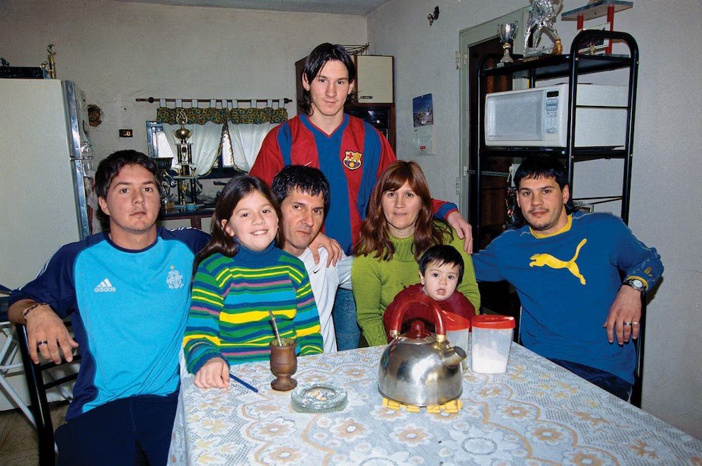La historia de Jorge Messi, el artífice silencioso que acompañó a su hijo para que cumpla sus sueños hasta llegar a la cumbre del fútbol mundial