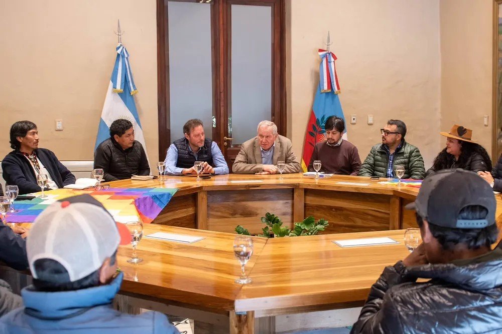 Caciques se reunieron con el Ministerio de Gobierno y pidieron avanzar con el proyecto minero