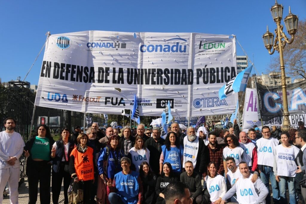 Docentes y no docentes van al paro nacional y profundizan el plan de lucha en las universidades
