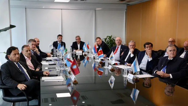 Gobernadores norteños se reúnen en Misiones: reclamos regionales, dialoguistas que mostraron los dientes y un anfitrión que rompió
