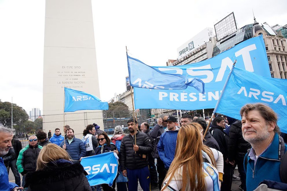 La comunidad científica marchó al Obelisco y reclamó por la falta de financiamiento: “Estamos viviendo un cientificidio”