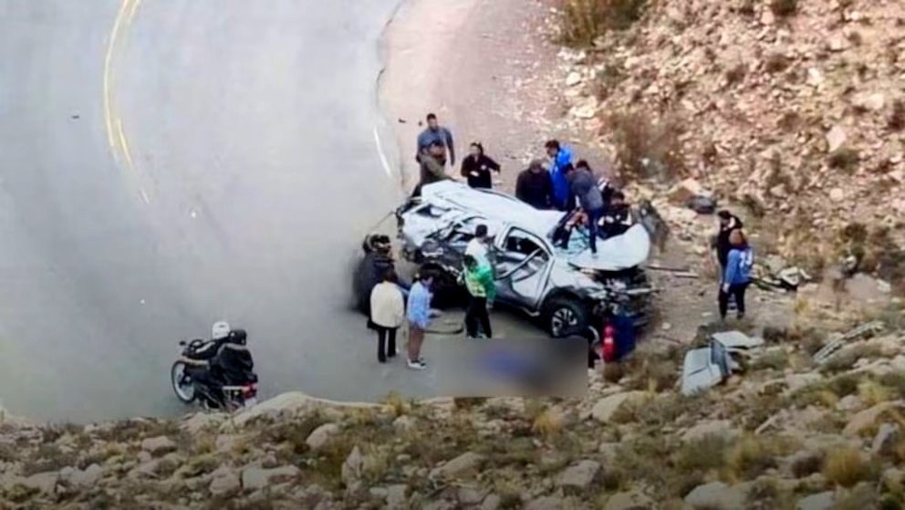 Tragedia en Jujuy: una camioneta cayó 80 metros en la Cuesta de Lipán y murió una mujer