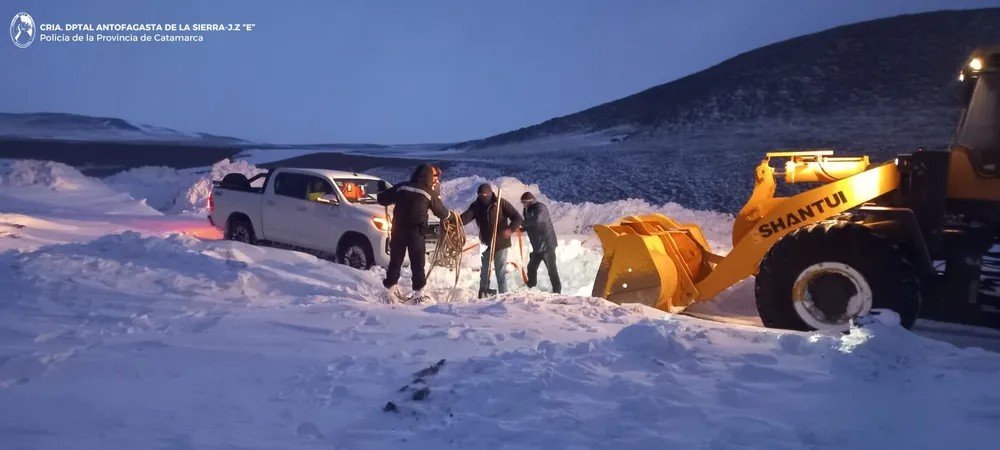 Rescataron a un hombre que quedó atrapado en la nieve en Antofagasta de la Sierra