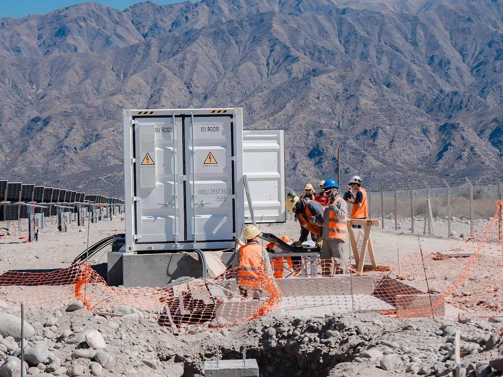 El Parque Solar de Ampajango tiene un avance del 80% y estará listo en pocas semanas
