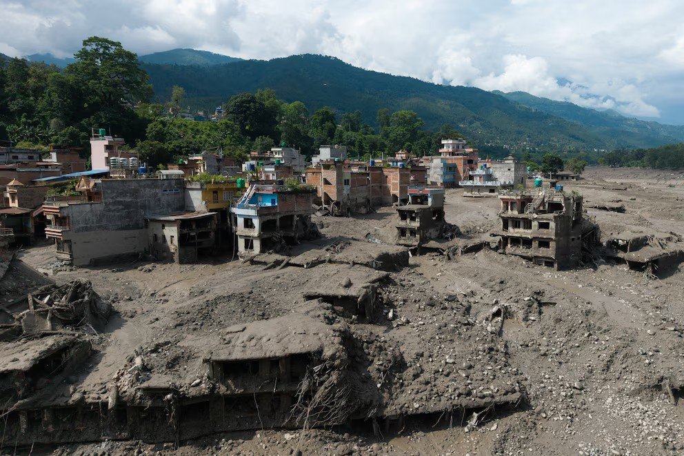 Tragedia en la frontera de Nepal con China: subió a 160 el número de muertos y hay más de 700 desaparecidos