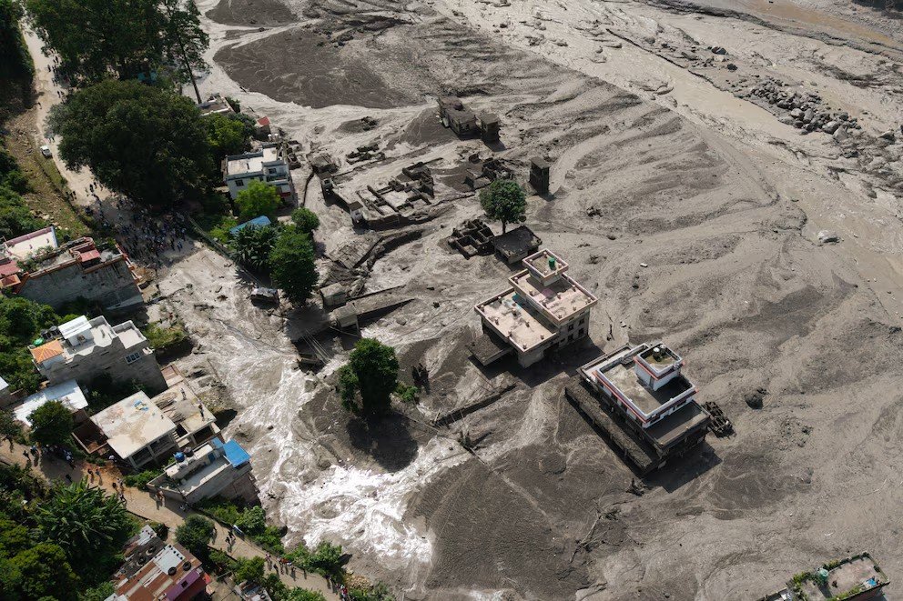 Tragedia en la frontera de Nepal con China: subió a 160 el número de muertos y hay más de 700 desaparecidos