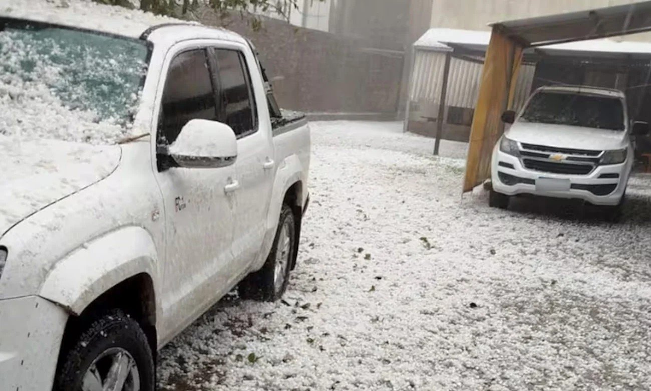 Impresionante temporal de granizo y viento en Santa Fe: hubo voladura de techos por las potentes ráfagas
