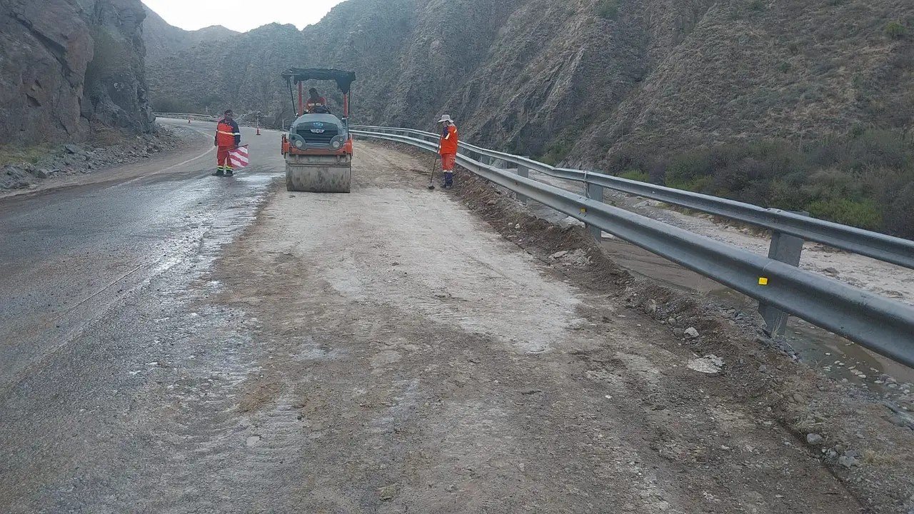 Vialidad Nacional informa que se debe transitar con precaución por Ruta Nacional 40, en la Quebrada de Belén.