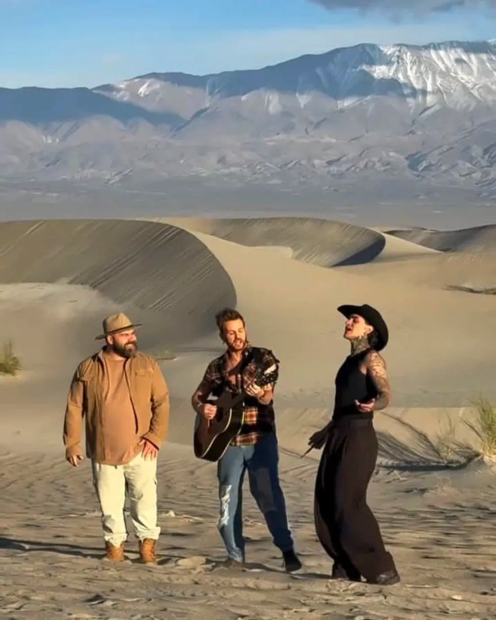 Valen Vargas, Juan Fuentes y Axel comenzaron a grabar en las dunas de Fiambalá