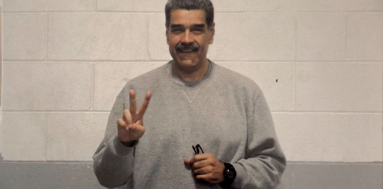 Nicolás Maduro reapareció en redes con una foto en jogging desde la cárcel y un saludo a sus nietos