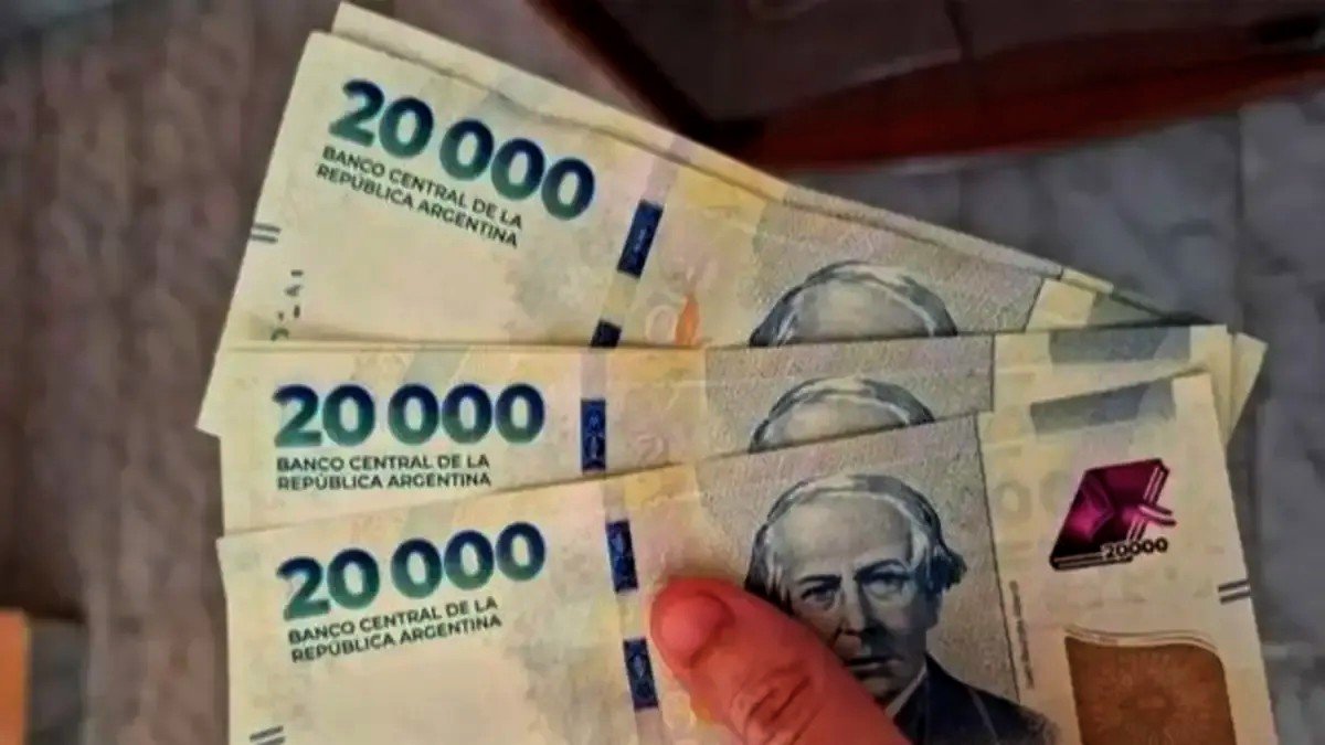 El Gobierno fijó aumentos escalonados para el salario mínimo hasta abril de 2027
