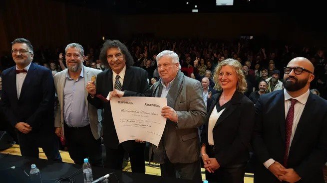 Alejandro Dolina recibió el honoris causa de la UBA y defendió la universidad pública