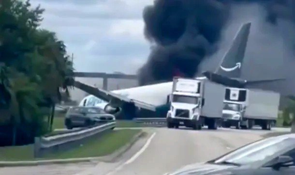 Avión de carga se estrelló e incendió tras salirse de la pista en el Aeropuerto de Miami