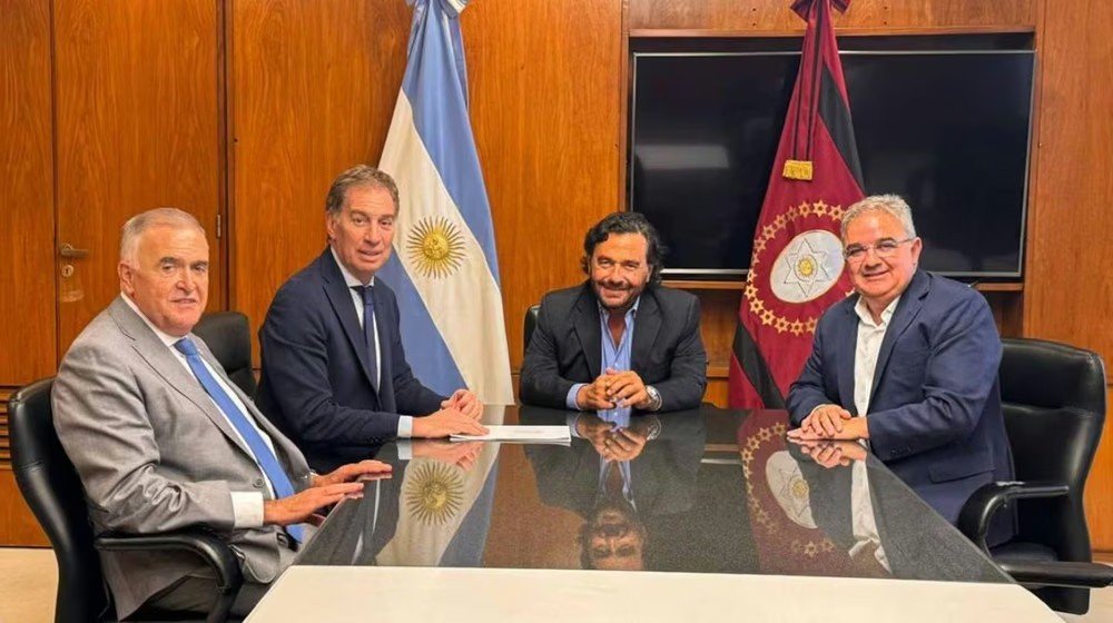Santilli recibe a siete gobernadores: Jalil será parte de la ronda por el Presupuesto 2027