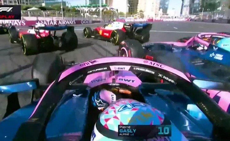 Franco Colapinto chocó a Pierre Gasly y abandonaron los dos Alpine en el circuito callejero de Bakú: George Russell ganó de punta a punta una caótica carrera