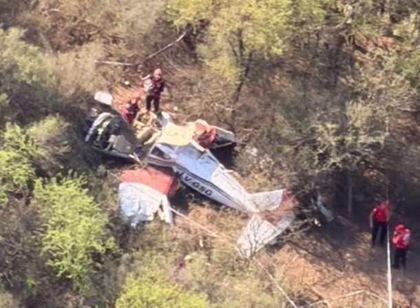 Cayó una avioneta en una zona rural de Córdoba con cinco ocupantes a bordo