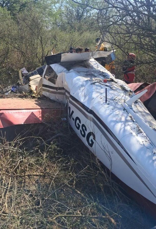 Cayó una avioneta en una zona rural de Córdoba con cinco ocupantes a bordo