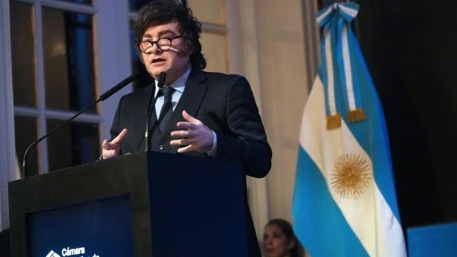 La confianza en el Gobierno cayó 5,9% en septiembre y tocó su nivel más bajo con Javier Milei