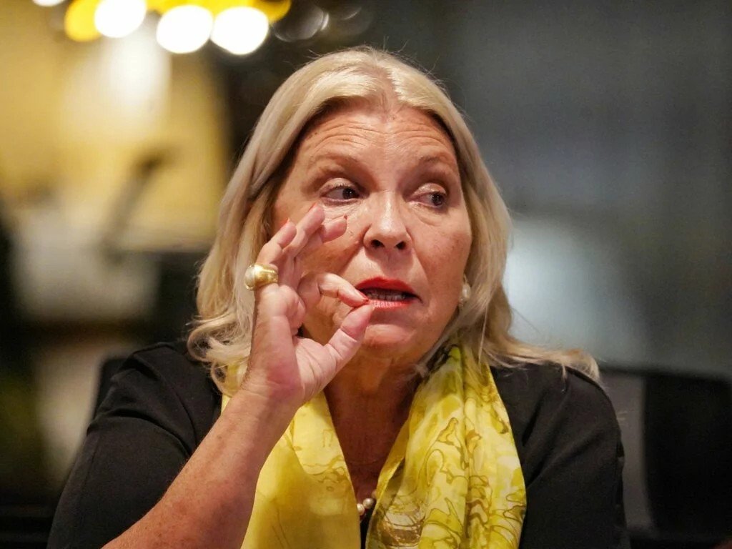 Elisa Carrió denunció penalmente a Javier Milei por presunto abuso de autoridad y violencia de género