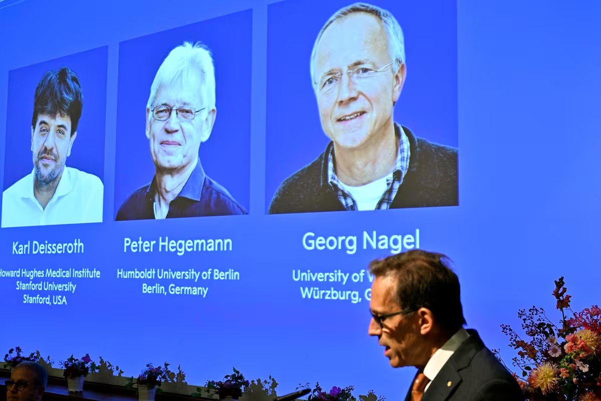 El Nobel de Medicina 2026 fue para tres científicos que descubrieron cómo controlar el cerebro y las neuronas con luz