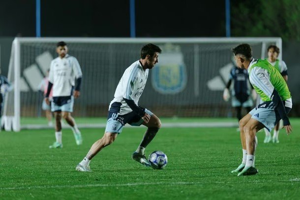 Lionel Messi tuvo su anteúltima práctica en la Selección Argentina previo a su despedida