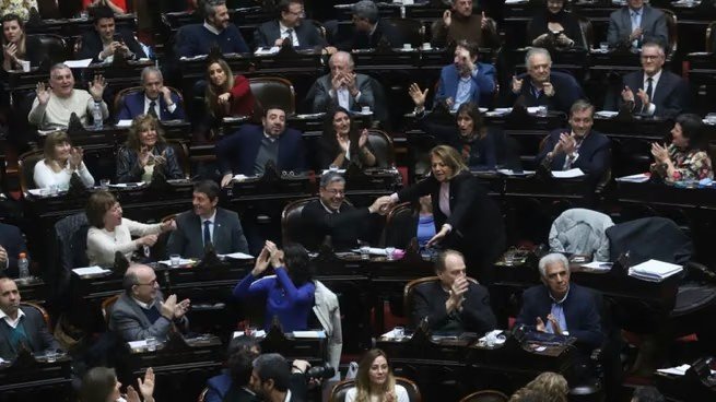 Malvinas: la oposición pidió a cuatro presidentes de la region medidas para proteger los recursos del Atlántico Sur