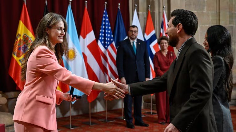 Messi fue recibido por la princesa Leonor antes de la gala en España