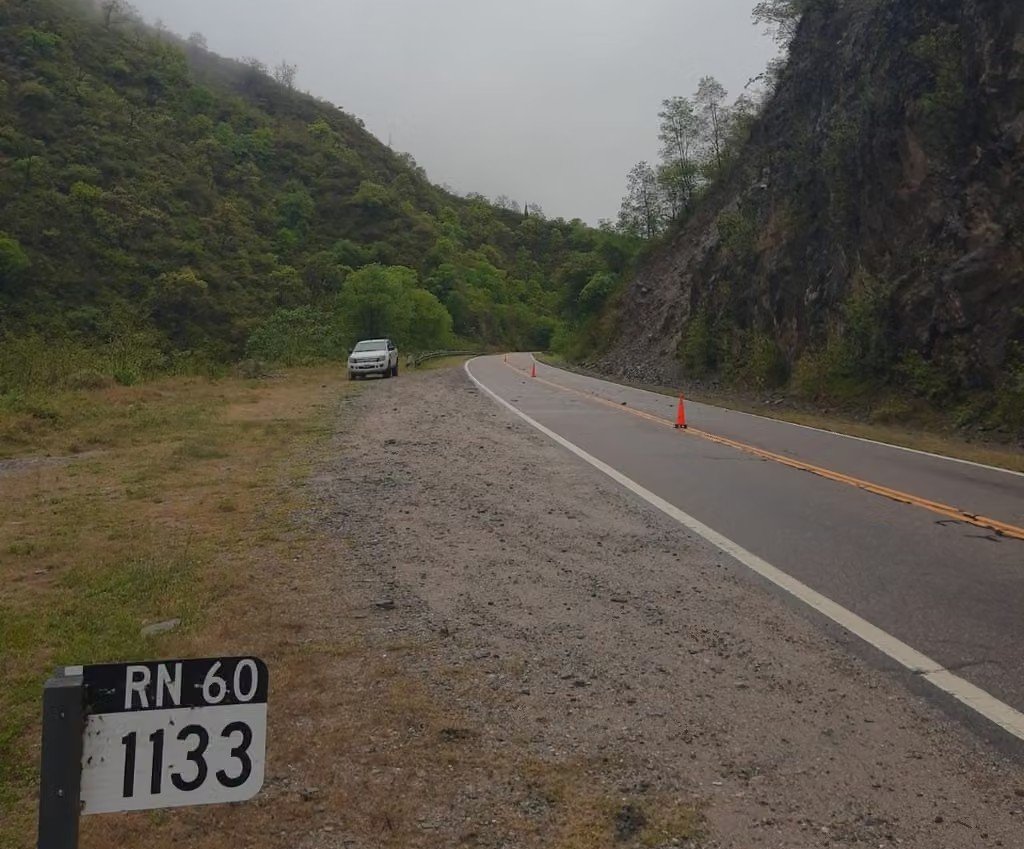 Derrumbes y lluvia complican la circulación en la Ruta Nacional 60