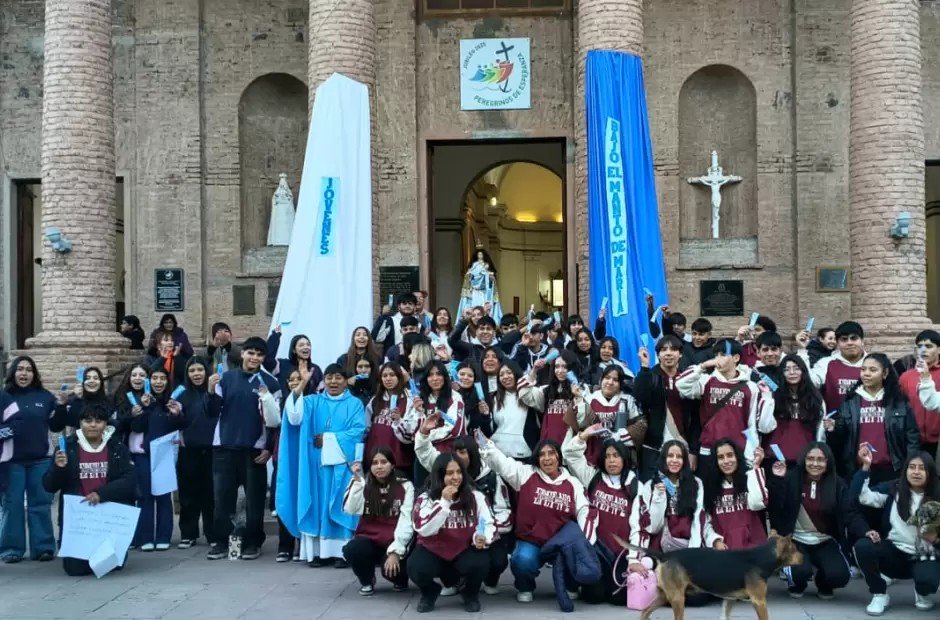 Alumnos rindieron un emotivo homenaje a la Virgen de Belén en las fiestas patronales