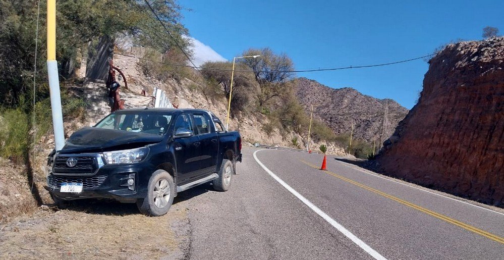 Siniestro Vial en Ruta 40: Una camioneta impactó contra un poste en Puerta de San José