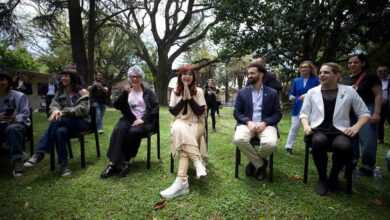 Photo of Cristina Kirchner se reunió con estudiantes de la Universidad de las Artes después del flashmob en Once