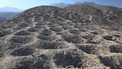 Photo of Descifraron el enigma arqueológico de los 5.000 agujeros que serpentean en un monte de Perú