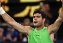 Photo of Carlos Alcaraz hace historia y gana el Abierto de Australia en una final emotiva ante Novak Djokovic