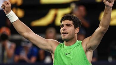 Photo of Carlos Alcaraz hace historia y gana el Abierto de Australia en una final emotiva ante Novak Djokovic