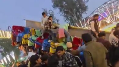 Photo of Horror en India: murió una persona y hubo 13 heridos por el derrumbe de un juego en un parque de diversiones