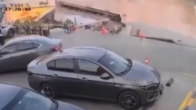 Photo of Terror en El Cairo por un derrumbe: un enorme pozo se abrió en la tierra y generó pánico en una estación de servicio