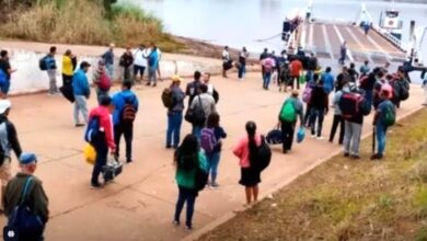 Photo of Impactantes imágenes: así es el repentino éxodo, por la crisis, de cientos de jóvenes misioneros que se van a Brasil a trabajar