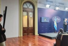 Photo of Manuel Adorni, sin defensa: no dio explicaciones sobre el viaje y su patrimonio, y cargó contra la prensa