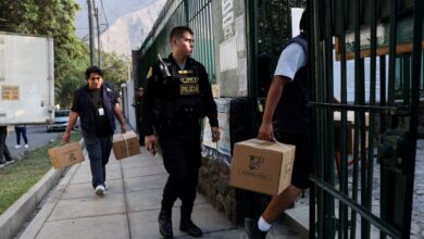 Photo of Perú elige presidente en un clima incierto y sin una salida clara a diez años de crisis políticas