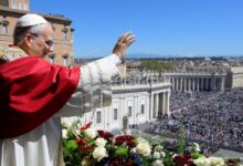 Photo of En su mensaje de Pascua, el Papa pidió que “los que tienen el poder de desencadenar guerras elijan la paz”