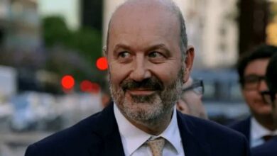 Photo of Federico Sturzenegger justifica los despidos en el SMN y llama a echar al 85% de los trabajadores