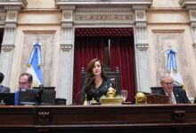 Photo of Victoria Villarruel desafía la motosierra de Javier Milei y otorga un plus salarial en el Senado
