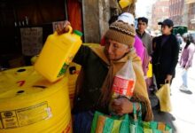 Photo of Largas filas para conseguir pollo o combustible: los piquetes ahogan a La Paz y surgen “contramarchas” en toda Bolivia