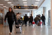 Photo of Aerolíneas Argentinas eliminó el equipaje de mano incluido en su pasaje base: desde cuándo rige y cuánto costará