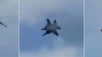 Photo of El impresionante choque de dos aviones en el aire durante un espectáculo aéreo en Estados Unidos