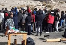 Photo of Familias de alumnos de la Escuela N° 494 de Antofagasta de la Sierra mantienen bloqueada la Ruta Provincial 43